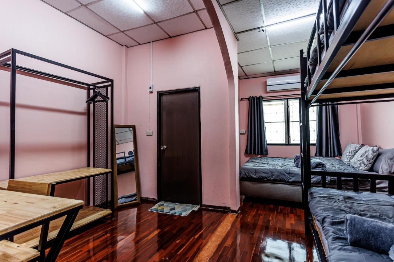 Baan Mee Suk Ayutthaya Hostel Exterior photo